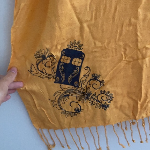 Yellow Tardis Scarf - Picture 3 of 4